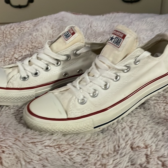 Women’s Converse Chuck Taylor All Star Low Sneakers in White size 7.5 - Picture 2 of 6